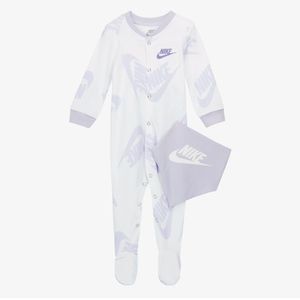 Girl newborn onesie with bib (NIKE)